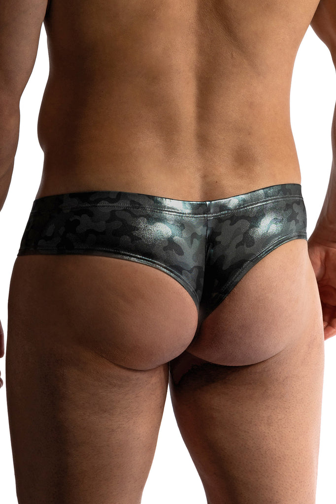 Manstore Cheeky Brief M2414 in Camouflage-Optik mit Glanzeffekt
