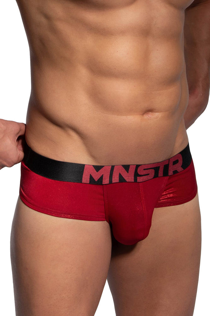 Manstore Cheeky Brief M2485 aus glitzender Microfaser in Rot